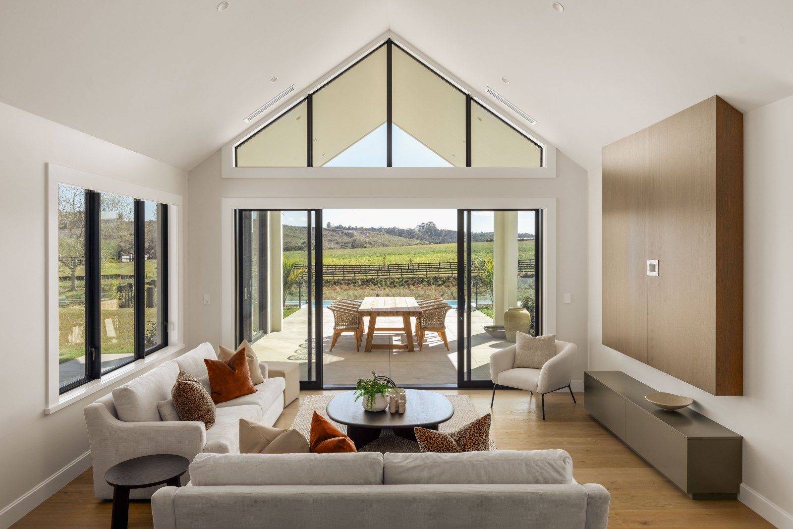Vaulted living room opening to the outlook