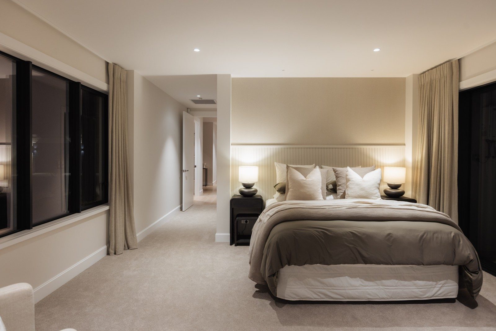 Principal bedroom with layered lighting