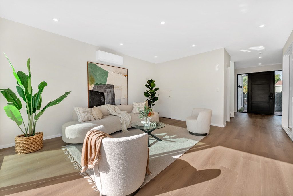 Light-filled living room and garden connection